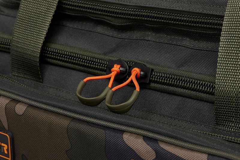 detail Prologic taška Avenger Carryall S