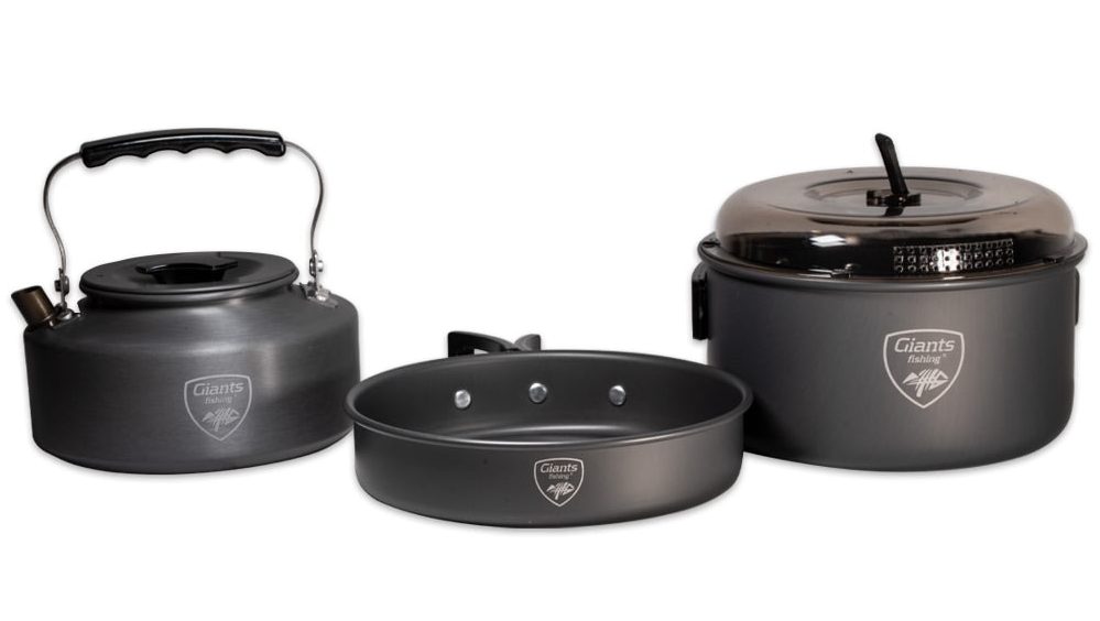 detail GF sada nádobí s konvičkou 3 Piece Pan & Kettle Set